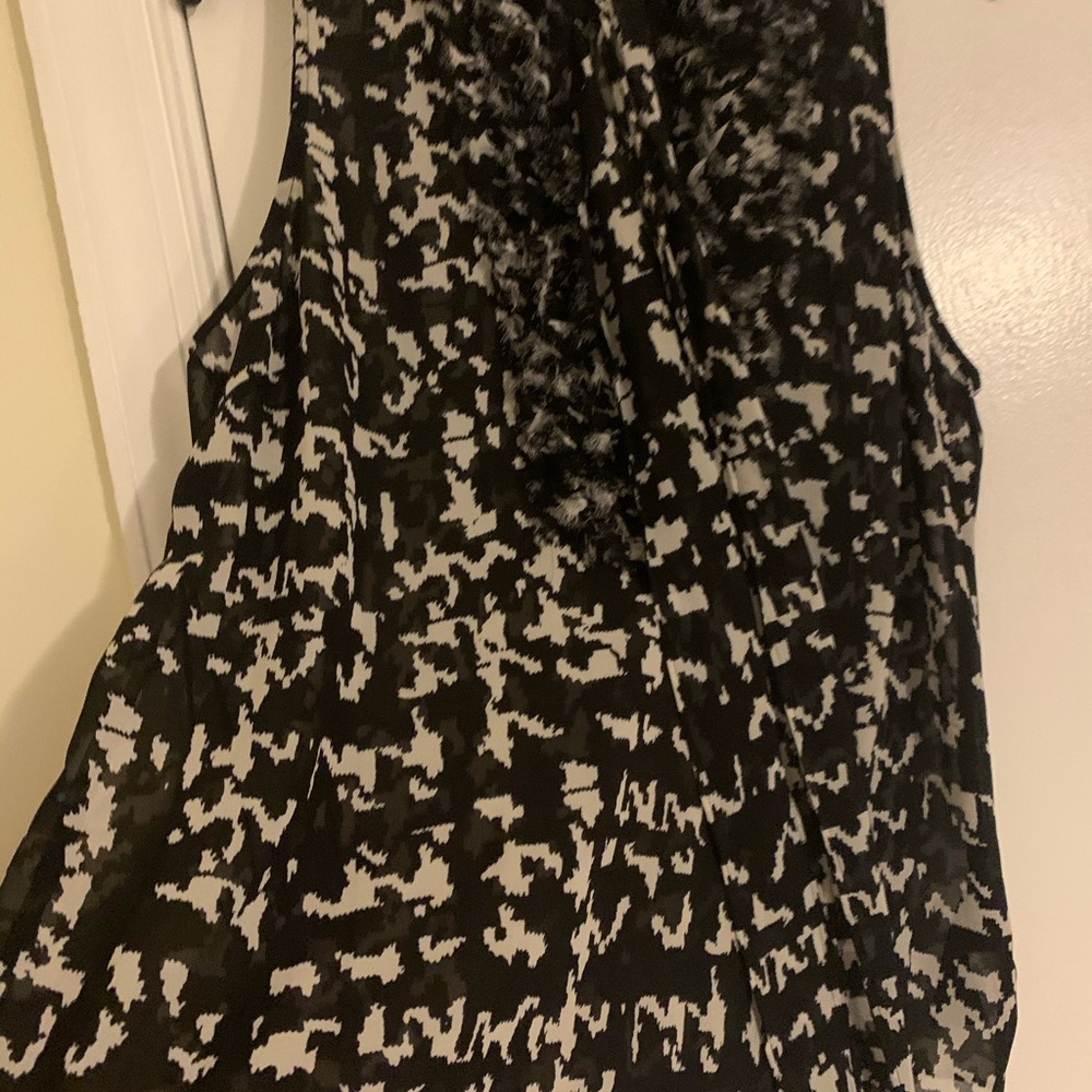 Perfect condition black sleeveless tank! - Picture 4 of 5